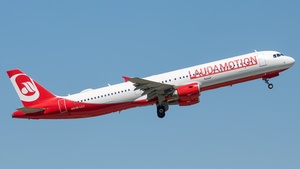 Photo of OE-LCJ - Airbus A321-211 operated by Laudamotion