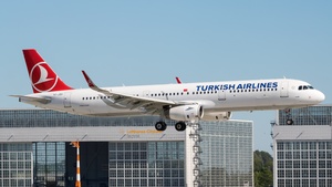 Photo of TC-JSV - Airbus A321-231 operated by Turkish Airlines