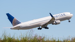 Photo of N667UA - Boeing 767-322(ER) operated by United Airlines