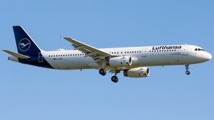 Photo of D-AIRK - Airbus A321-131 operated by Lufthansa