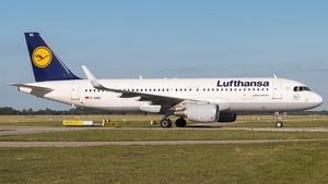 Photo of D-AIWA - Airbus A320-214 operated by Lufthansa