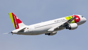 Photo of CS-TNG - Airbus A320-214 operated by TAP Air Portugal