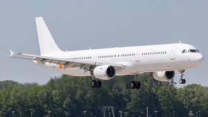 Photo of G-POWU - Airbus A321-211 operated by easyJet (opb Titan Airways)
