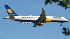 Photo of TF-ISY - Boeing 757-223 operated by Icelandair