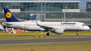 Photo of D-AIUD - Airbus A320-214 operated by Lufthansa
