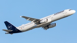 Photo of D-AISQ - Airbus A321-231 operated by Lufthansa