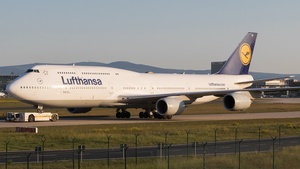 Photo of D-ABYF - Boeing 747-830 operated by Lufthansa