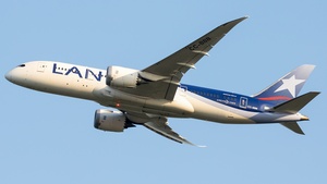 Photo of CC-BBB - Boeing 787-8 Dreamliner operated by LAN Airlines