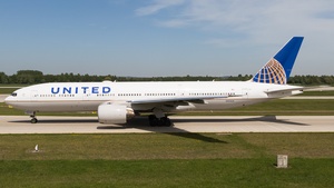 Photo of N223UA - Boeing 777-222(ER) operated by United Airlines