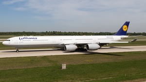 Photo of D-AIHU - Airbus A340-642 operated by Lufthansa