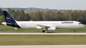 Photo of D-AIRK - Airbus A321-131 operated by Lufthansa