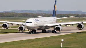 Photo of D-AIHE - Airbus A340-642 operated by Lufthansa