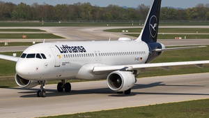 Photo of D-AIZC - Airbus A320-214 operated by Lufthansa