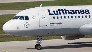 Photo of D-AIZH - Airbus A320-214 operated by Lufthansa