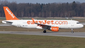 Photo of G-EZOA - Airbus A320-214 operated by easyJet