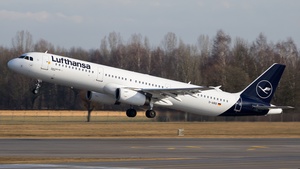 Photo of D-AIRD - Airbus A321-131 operated by Lufthansa