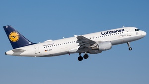 Photo of D-AIZE - Airbus A320-214 operated by Lufthansa