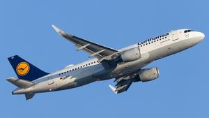 D-AIUC