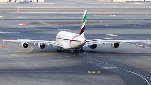 Photo of A6-EEZ - Airbus A380-861 operated by Emirates