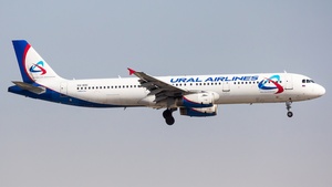 Photo of VQ-BOC - Airbus A321-231 operated by Ural Airlines