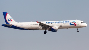 Photo of VQ-BKH - Airbus A321-211 operated by Ural Airlines