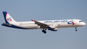 Photo of VQ-BKG - Airbus A321-211 operated by Ural Airlines