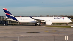 Photo of A7-AMC - Airbus A350-941 operated by Qatar Airways (opb LATAM Airlines Brasil)