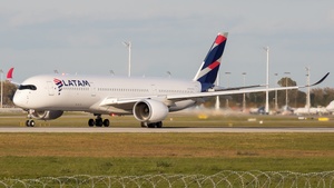 Photo of A7-AMD - Airbus A350-941 operated by Qatar Airways (opb LATAM Airlines Brasil)