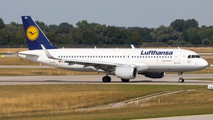 Photo of D-AIUW - Airbus A320-214 operated by Lufthansa