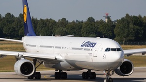 Photo of D-AIHL - Airbus A340-642 operated by Lufthansa
