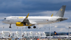 Photo of EC-LZF - Airbus A320-232 operated by Vueling