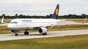 Photo of D-AIUR - Airbus A320-214 operated by Lufthansa