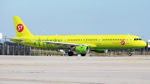 Photo of VQ-BQI - Airbus A321-211 operated by S7 Airlines