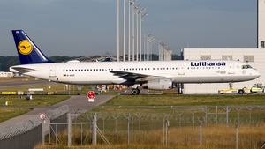 Photo of D-AIRO - Airbus A321-131 operated by Lufthansa