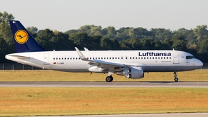 Photo of D-AIWA - Airbus A320-214 operated by Lufthansa