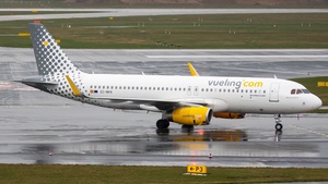Photo of EC-MKN - Airbus A320-232 operated by Vueling