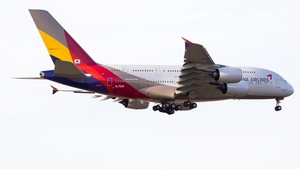 Photo of HL7635 - Airbus A380-841 operated by Asiana Airlines