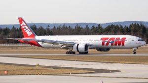 Photo of PT-MUG - Boeing 777-32W(ER) operated by TAM Linhas Aéreas
