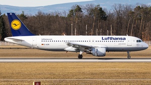 Photo of D-AIZN - Airbus A320-214 operated by Lufthansa