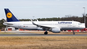 Photo of D-AIUC - Airbus A320-214 operated by Lufthansa