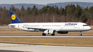 Photo of D-AIRY - Airbus A321-131 operated by Lufthansa