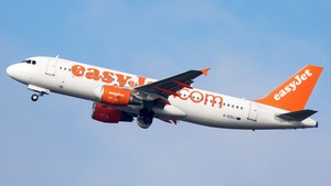 Photo of G-EZUJ - Airbus A320-214 operated by easyJet