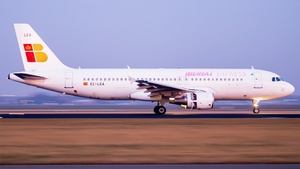 Photo of EC-LEA - Airbus A320-214 operated by Iberia Express