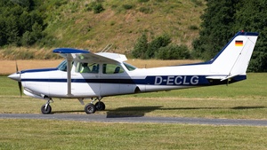Photo of D-ECLG - Cessna 172RG Cutlass RG operated by Luftsportvereinigung Stadtsteinach