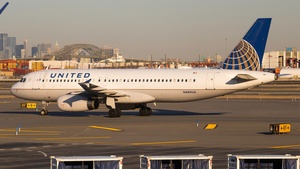 N484UA