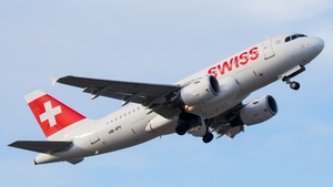 Photo of HB-IPY - Airbus A319-112 operated by Swiss International Air Lines