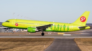 Photo of VQ-BET - Airbus A320-214 operated by S7 Airlines