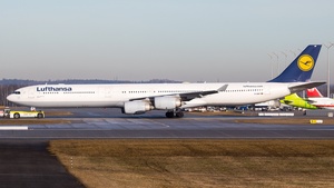 Photo of D-AIHF - Airbus A340-642 operated by Lufthansa