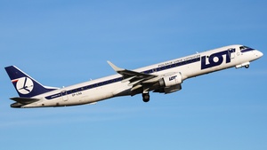 Photo of SP-LNA - Embraer ERJ-195LR operated by LOT Polish Airlines