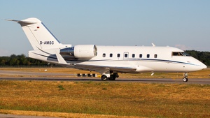 Photo of D-AMSC - Bombardier Challenger 604 operated by MHS Aviation